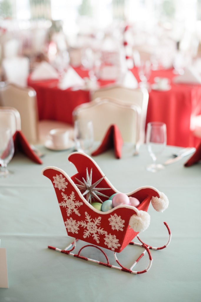 Winter decor on the table 