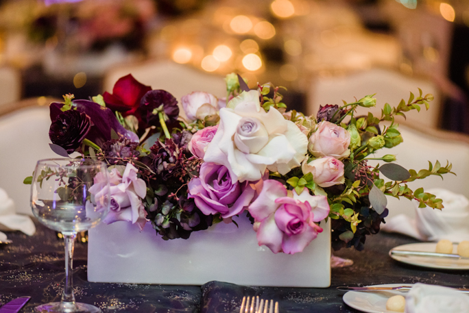 A centerpiece with roses on a table