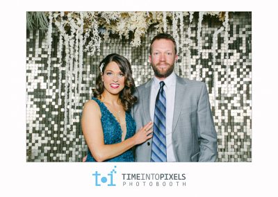 A smiling couple for a photo booth renal Minneapolis