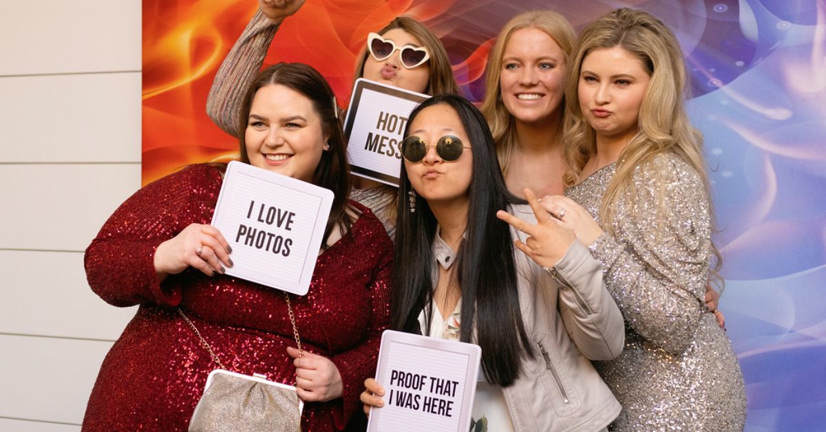 Advantages of Open-Style vs. Traditional Photo Booths