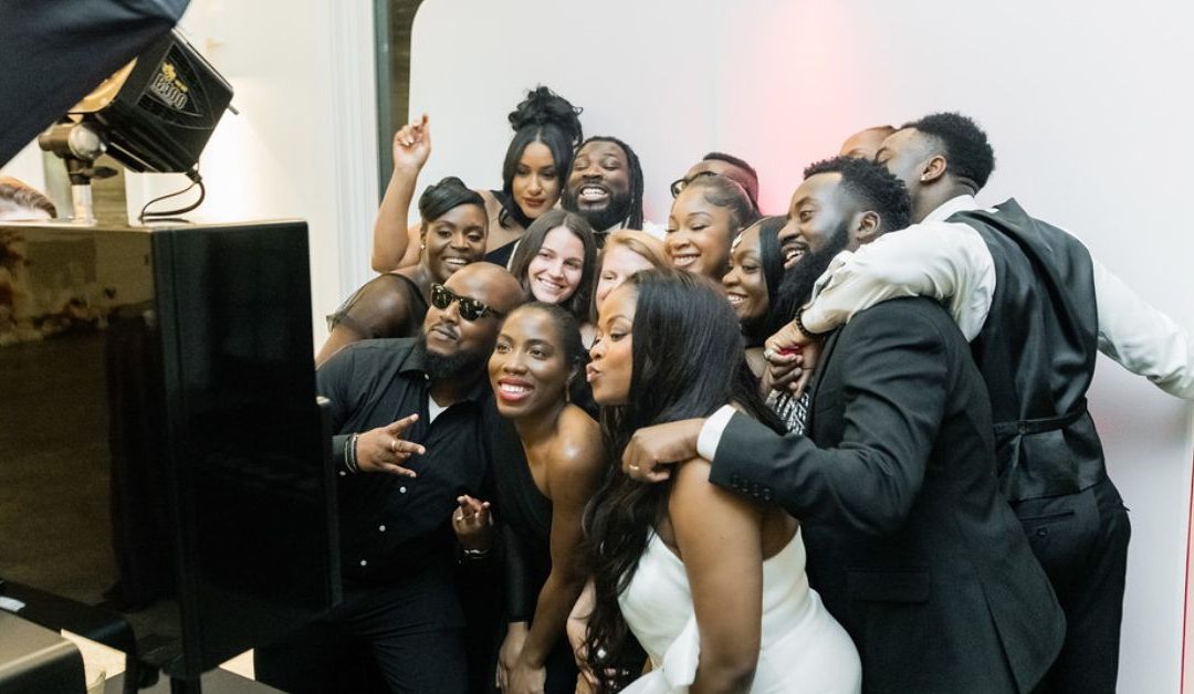 Advantages of Open-Style vs. Traditional Photo Booths