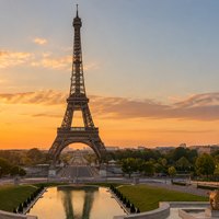 Green screen photo booth background option: Paris